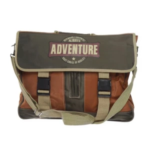 Axelremsväska  - Köpte den på Sellpy för ett tag sen, väskan har några defekter, har bara använt den runt fyra gånger själv 