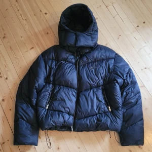 Vicinity jacka - 7/10 använde den förra vintern sitter för stort på mig passar nån störe runt 190