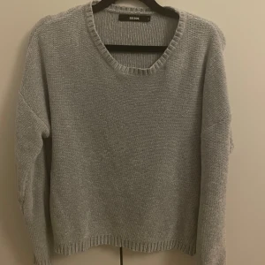 Mjuk stickad - En väldigt mjuk stickad tröja perfekt till hösten. Från BikBok i fint skick! 