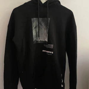Hoodie - Cool hoodie med tryck från Pull & Bear! 
