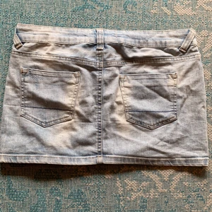 Jeanskjol - Ljusblå jeanskjol i bra skick.