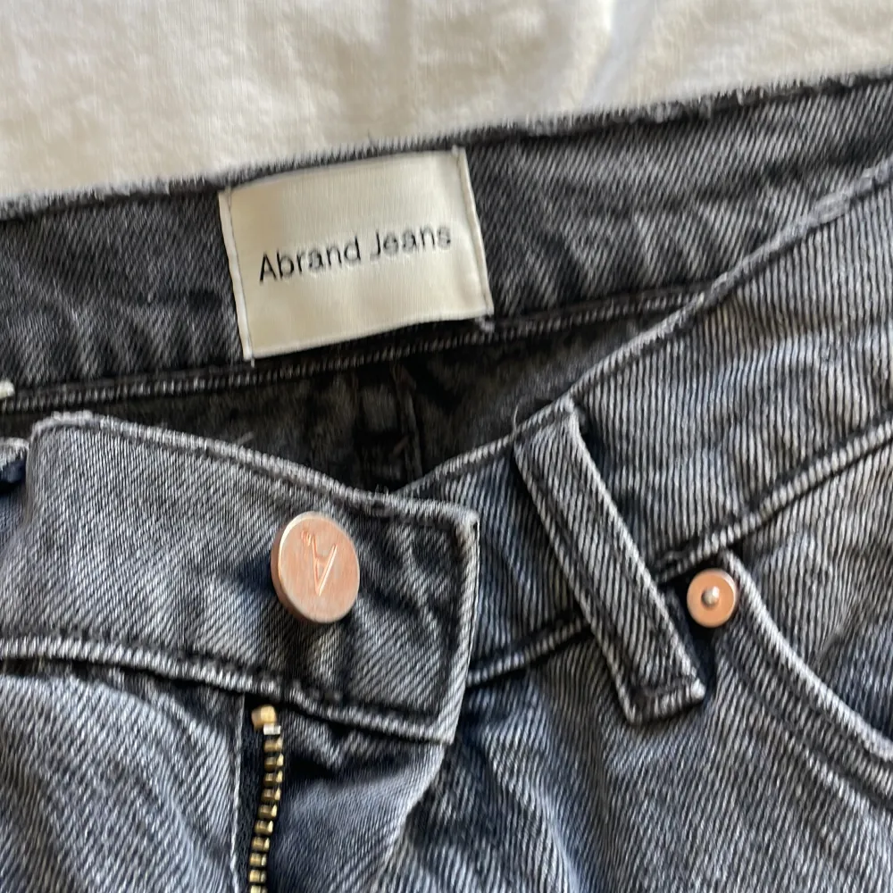 Abrand jeans grå. Så fina knappt använda, inga märken!!. Jeans & Byxor.