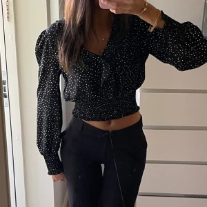 Söt blus - Söt figursydd blus från bikbok!!  Bra skick