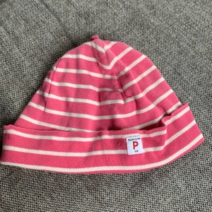 Rosa vit randig mössa  - Storlek 2-6 färg randig vit rosa