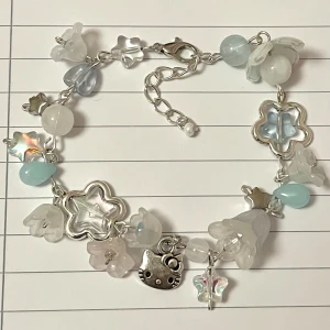 Armband hello Kitty, handgjort - Så söt! Armband hello Kitty, handgjort!!!! 