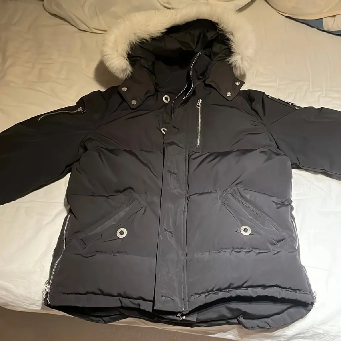 Svart dunjacka från Moose Knuckles - 92