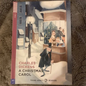 A Christmas Carol - En illustrerad version av Charles Dickens klassiska berättelse 'A Christmas Carol', anpassad för unga vuxna läsare. Boken utforskar teman som vänskap och samhällets påverkan, med fokus på England under 1800-talet och jultraditioner. Väldigt bra bok mysig att läsa nu under vintern❄️❄️