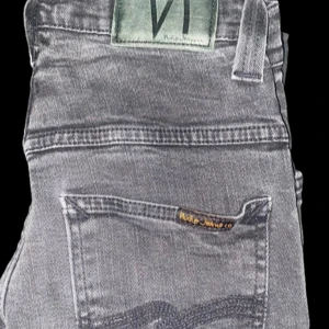 Nudie jeans - Svarta nudie jeans i storlek W28 L32, bara höra av dig om du har fler frågor eller funderingar!