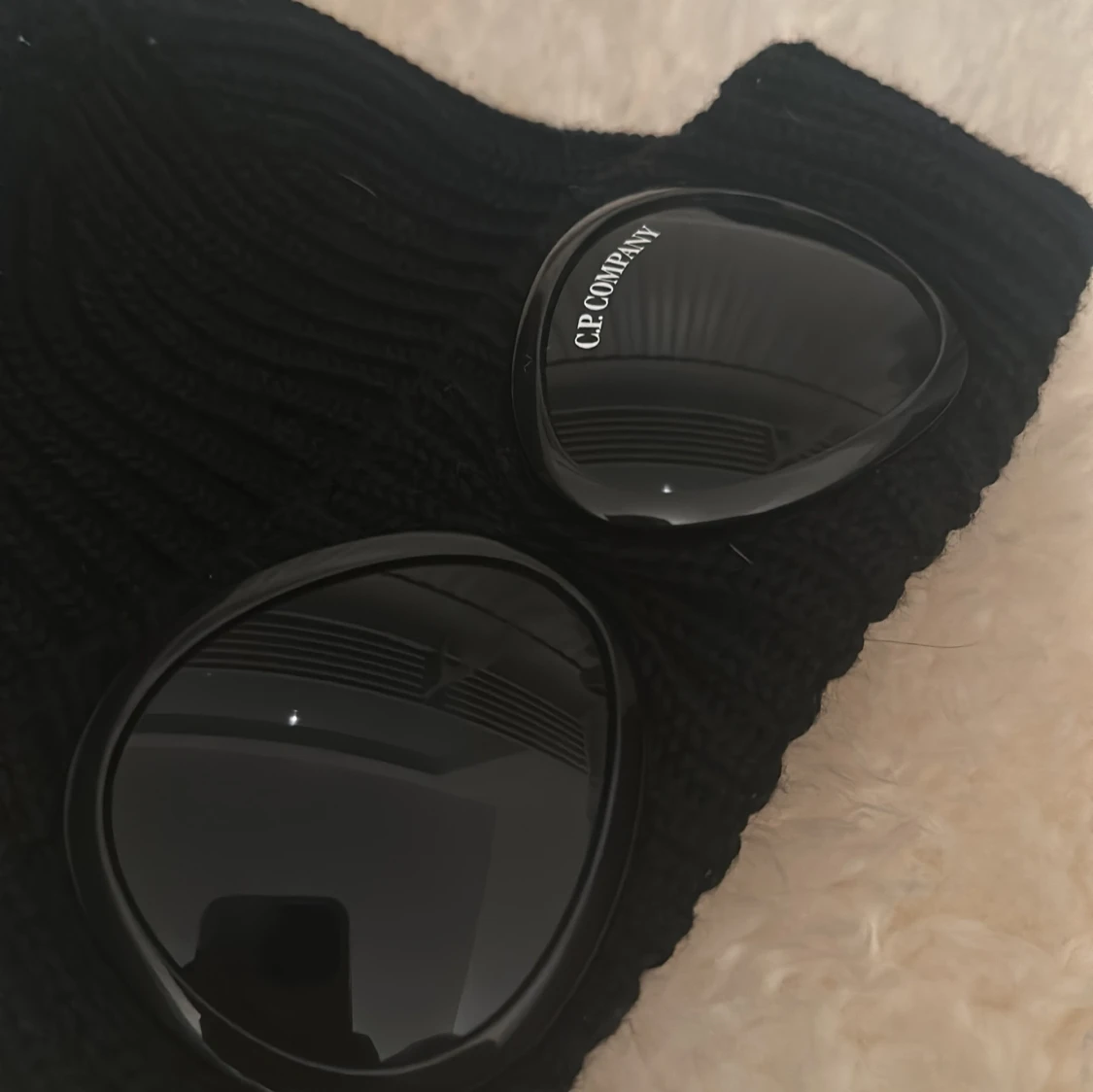 Svart stickad mössa från C.P. Company - 91