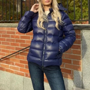 Ralph lauren jacka  - Säljer denna super snygga jackan från Ralph lauren , inga skador eller fläckar 😍 jag är 168 och bär XS/S på bilden som referens ❤️  Nypris 6000 , mitt pris 3000 eller 2500 vid snabb affär ❤️