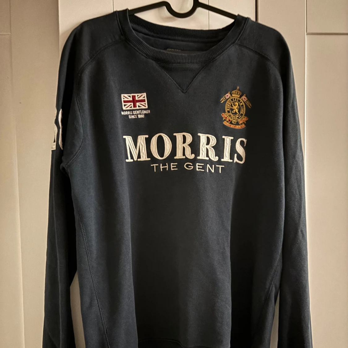 Mörkblå tröja från Morris