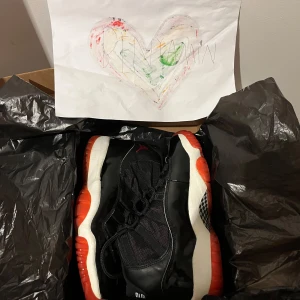 Jordan 11 playsoffs 1995 Us 7, 40 - Jordan 11 playoffs US 7 40 DS (oanvända) Bin: 3799kr Tar trade i vilken storlek som helst (DS) kan mötas Stockholm eller fraktas.