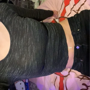 Långärmad tröja  - Köpt vintage🎀 storlek S/XS🎀 cropped🎀 skriv vid frågor🎀