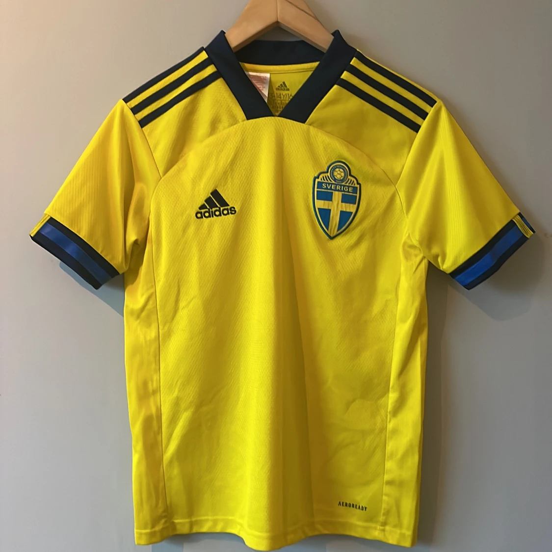 Gul Sverige fotbollströja från Adidas - 90