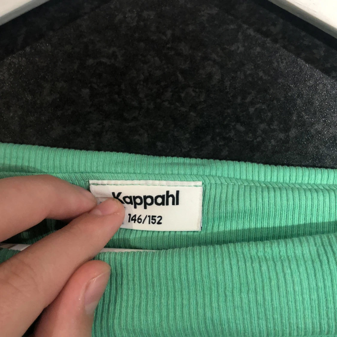 Grön offshoulder topp från Kappahl - 90