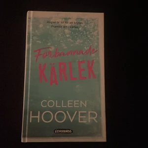 Förbannade kärlek - Boken ugly love fast på svenska ( se andra bilden). Köpt för flera år sen, nyskick. 