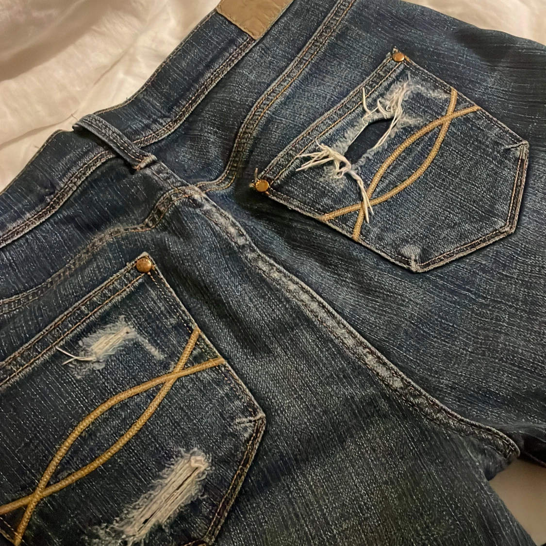Jeans med hål - 92