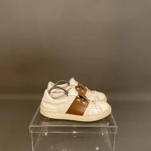 Valentino open - Valentino open sneakers | skick: 8/10 | storlek 42eu