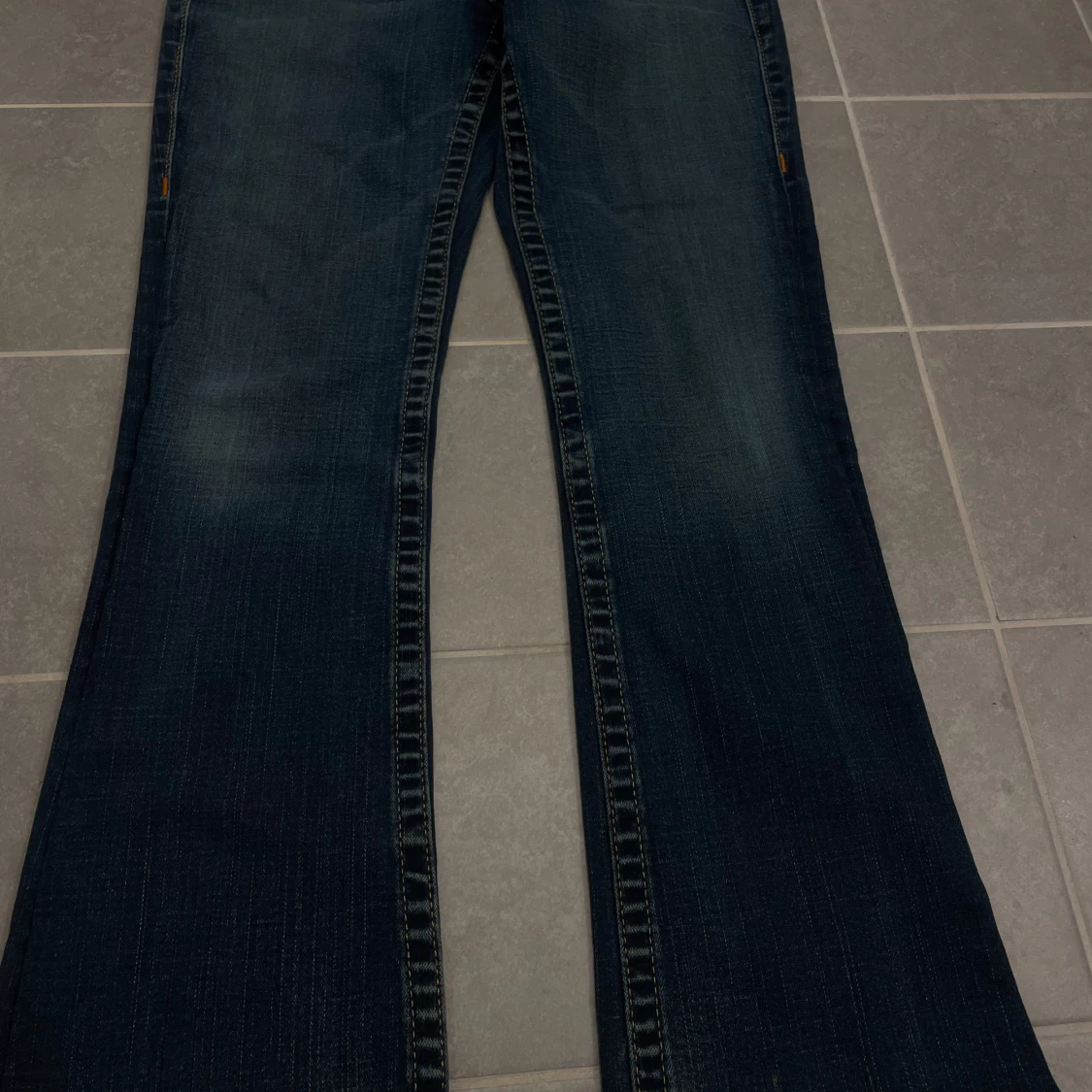 Mörkblå jeans från True Religion - 92