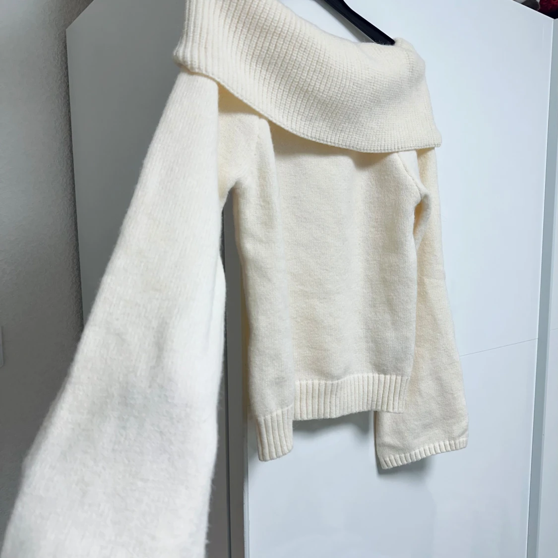 Vit offshoulder tröja - 93