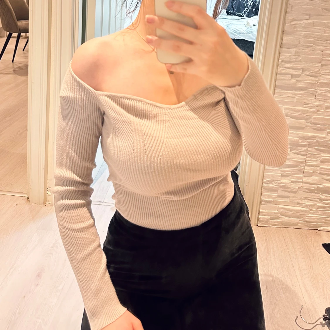 Beige offshoulder topp