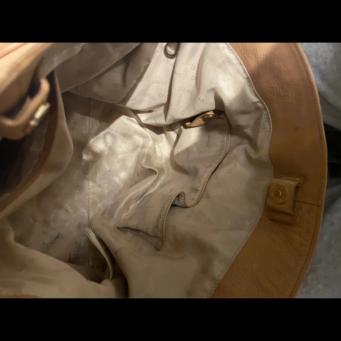 Brun axelväska med fransar från Liu Jo - 91