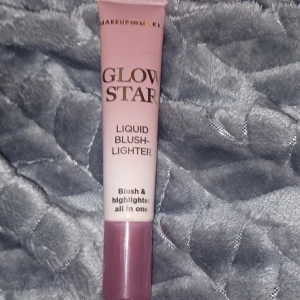 Liquid Blush-Highligter - Liquid Blush-highligter från Makeup Mekka kombinerar rouge och highlighter i en produkt. Säljer då jag den inte kommer komma till användning 