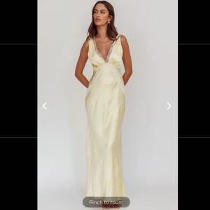 Balklänning - Jättefin balklänning som tyvärr va förkort på mig som är 177, betalade ungefär 1000kr + 400kr frakt. Bara testad och prislapp och allt finns kvar!😊 