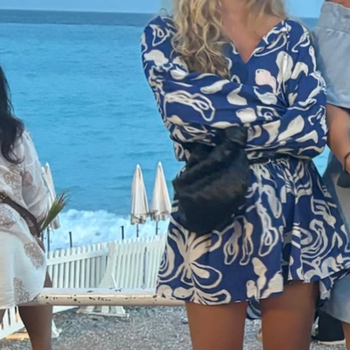 Blå och vit klänning - 90