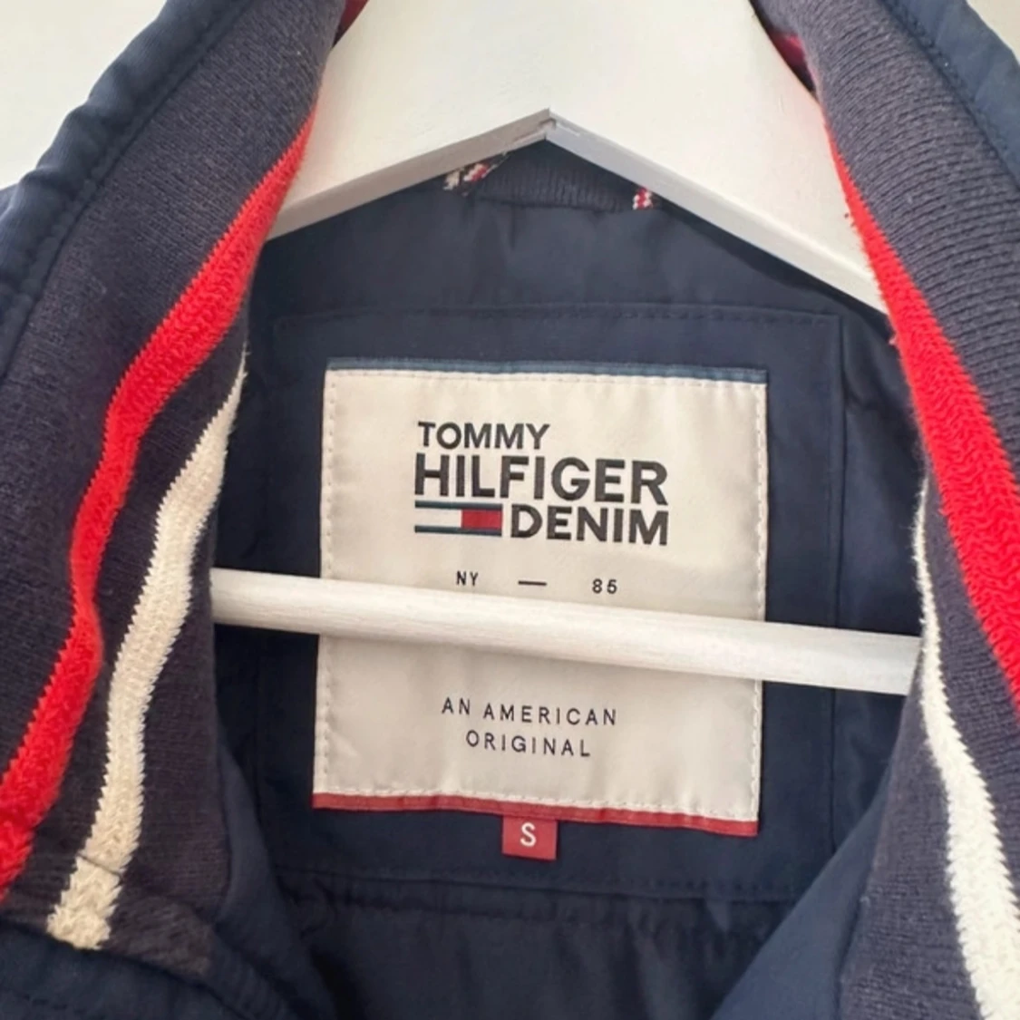 Mörkblå jacka från Tommy Hilfiger Denim - 90