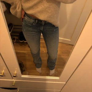 Bootcut jeans Replay - Super snygga bootcut jeans från replay. Endast använda 1 gång. Köpte i år på Jeansbolaget nypris 1700