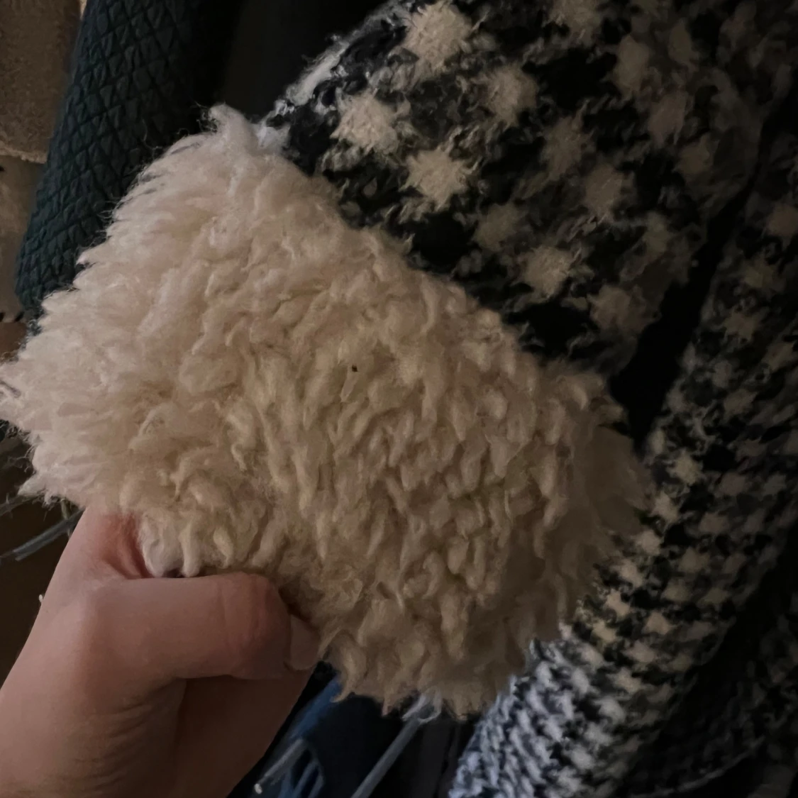 Rutig kappa med teddyfoder - 91