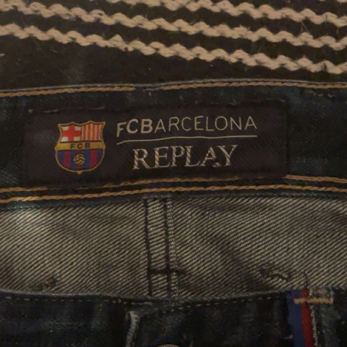 Blåa REPLAY x FC Barcelona Jeans.