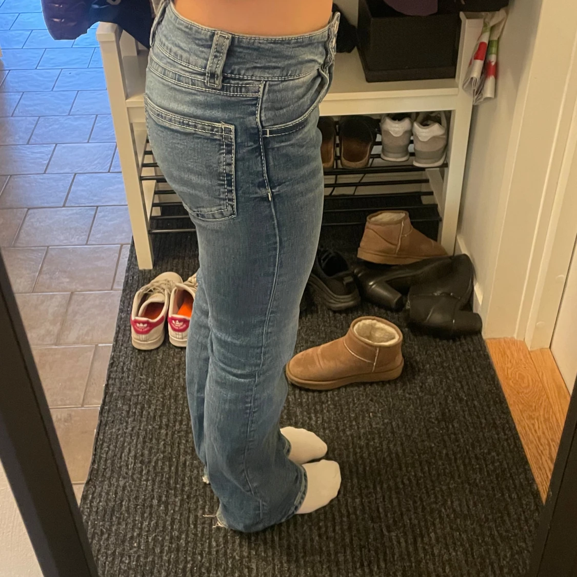 Blå jeans från Gina Tricot - 90