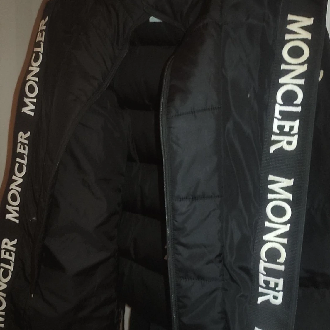 Svart dunjacka från Moncler - 92