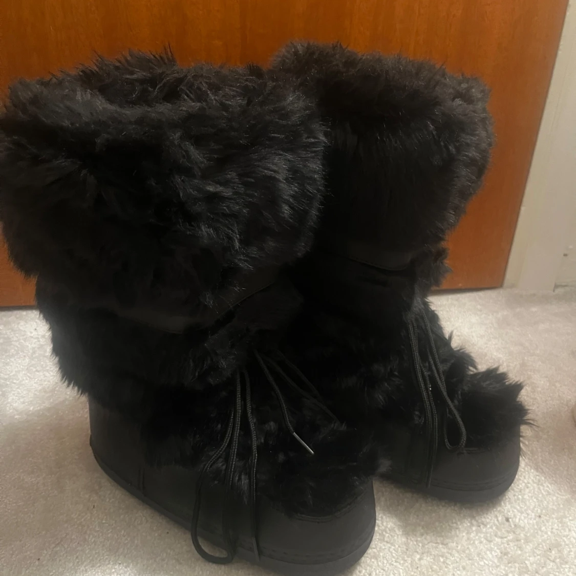 Svarta pälsfodrade boots - 90