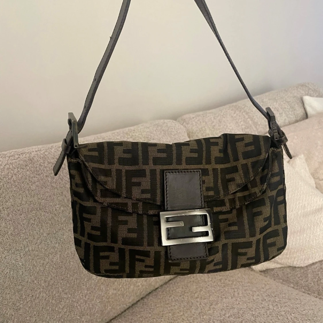 Fendi baguette väska