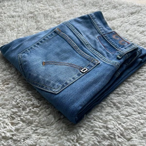 Dondup jeans  - Tjena! Säljer nu ett par riktigt feta Dondup jeans i strl:33!! Skicket är som nytt det finns knappt några tecken på användning!! Självklart äkta!! Det är bara höra av dig vid minsta lilla fråga  !!🙌🏼
