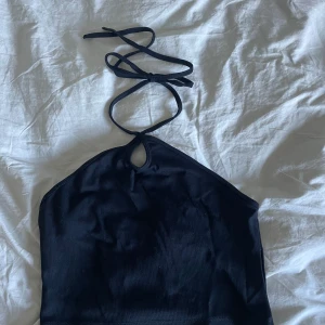 Svart topp zara - Svart kort topp från zara i storlek XS/S💗