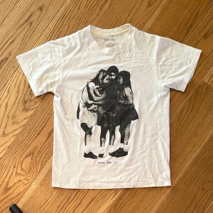 fucking awsome tee - en fet fucking awsome tee i storek s passar inte mig längre