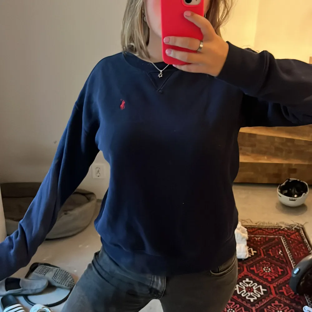 Superfin sweatshirt från Ralph Lauren! Storlek s❤️ nästan aldrig använd. Nypris:2000kr. Tröjor & Koftor.