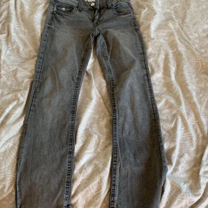 Jeans från Gina Young använd  4-5 gånger - Inte alls slitna storlek 170 pris kan diskuteras 