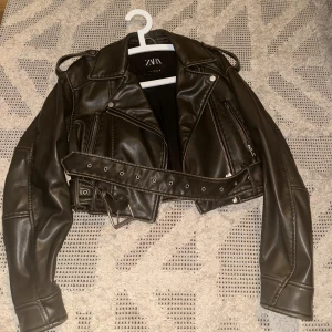 Zara jacka  - Tagit på mig den två gånger , inte min stil längre 