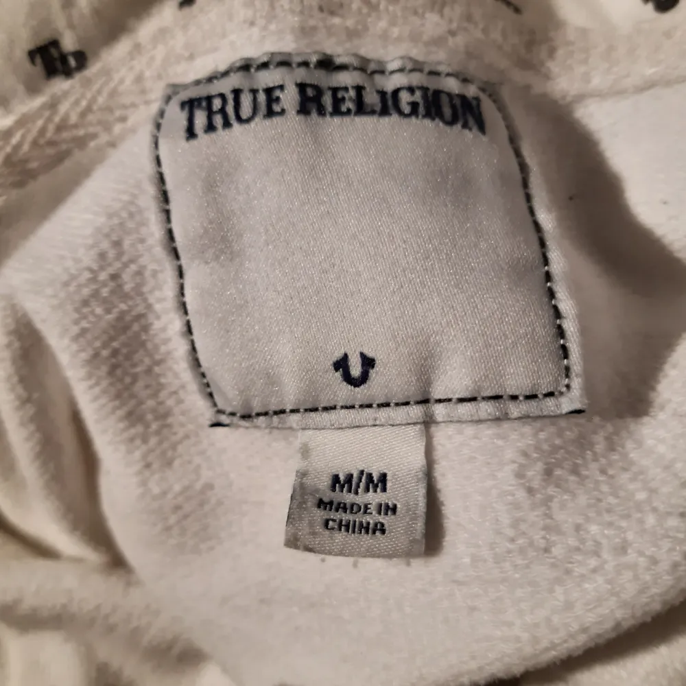 Asfet true religion hoodie i storlek M . Hoodies.