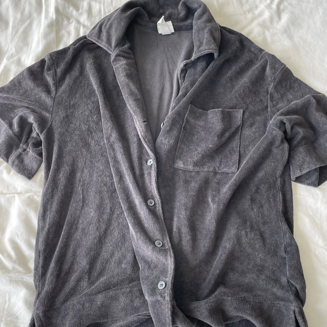 Grå frottéskjorta från H&M