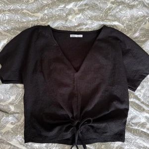 Zara topp - En svart fin top från Zara, utan difekter.