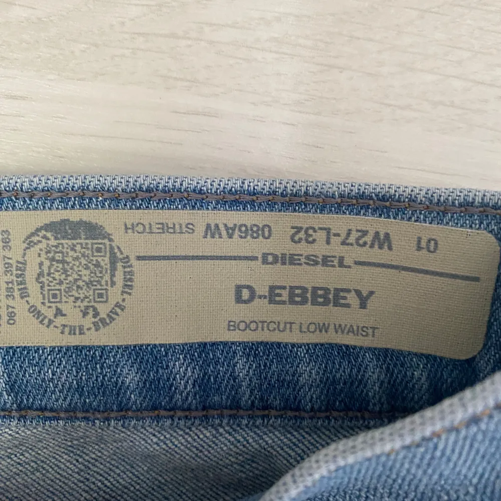 Helt nya D-ebbey bootcut lowaist diesel jeans, säljer då de inte passade mig! Ny pris 1500!💗Kan tänka mig att sänka priset vid snabb affär. Jeans & Byxor.