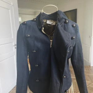 Marinblå jacka  - Jätte fin jacka