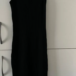 Tight klänning- FEMME - Tight svart klänning från femme (Turkiet)  Storlek S