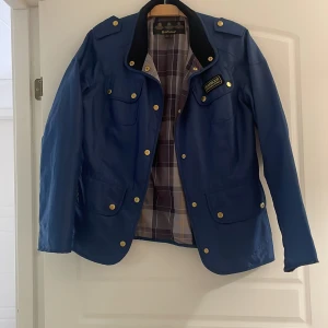 Barbourjacka strl 40 - Den var för liten för mig så har inte använts. 